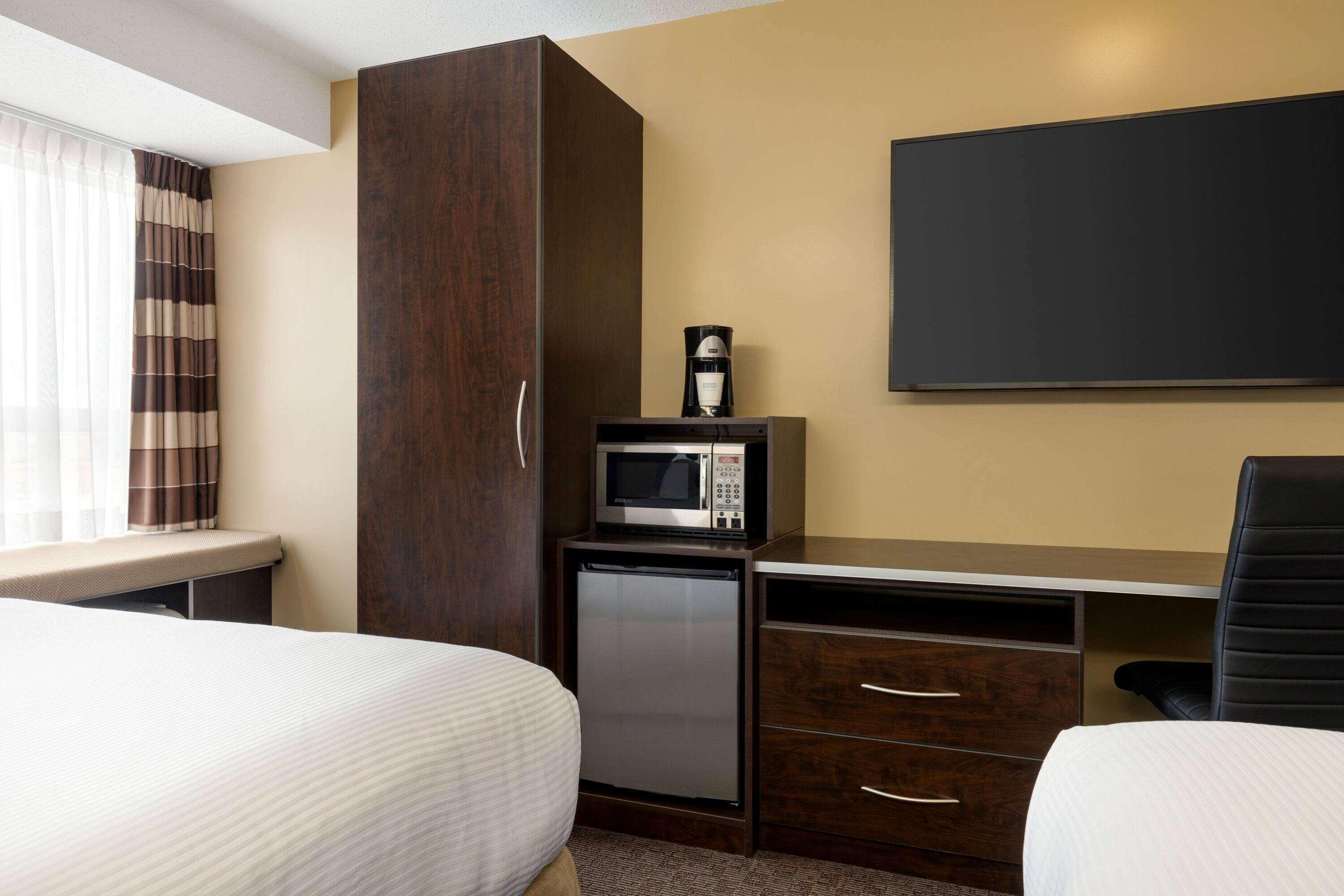 Microtel Inn & Suites By Wyndham Estevan Kültér fotó