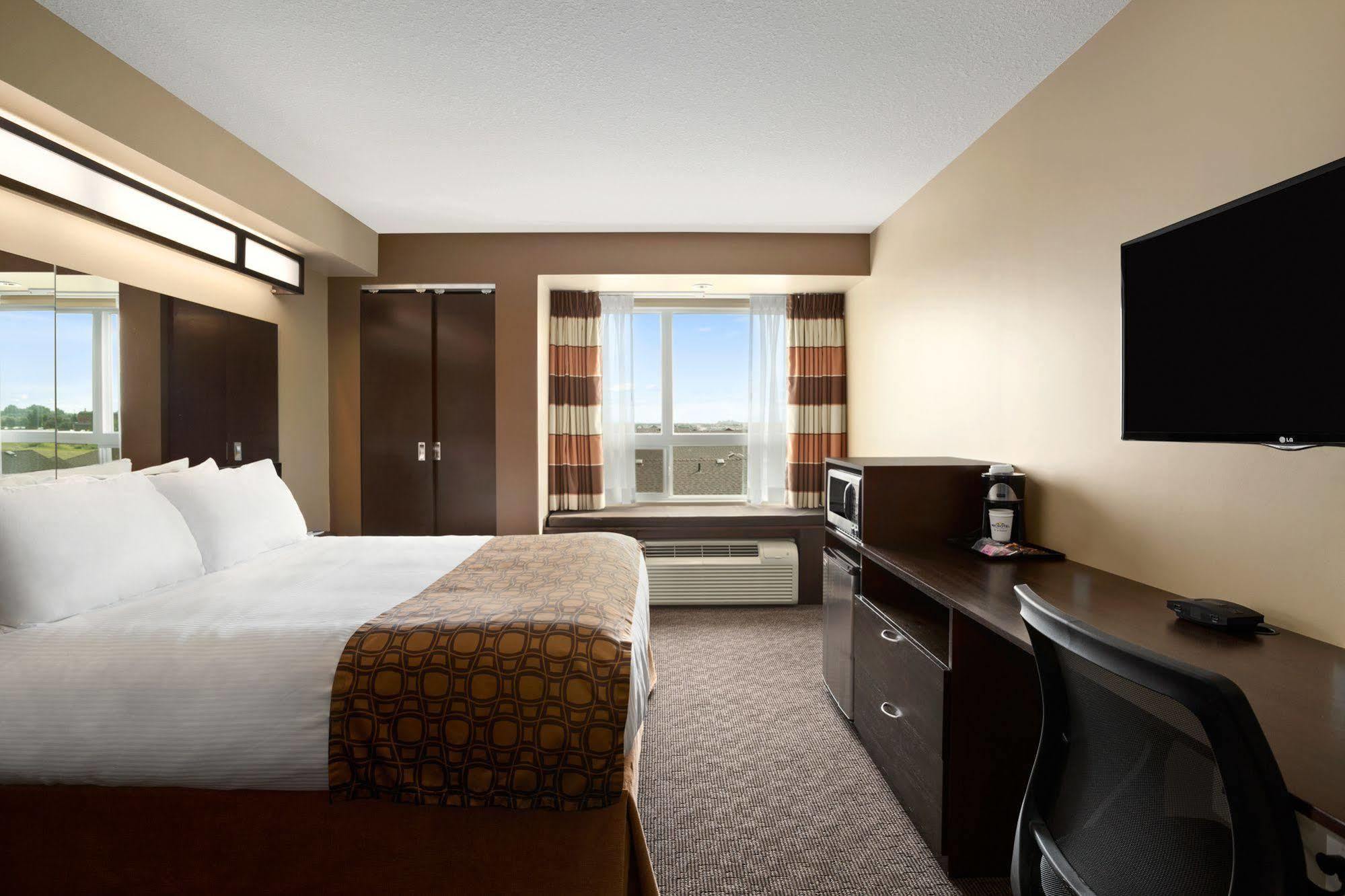 Microtel Inn & Suites By Wyndham Estevan Kültér fotó